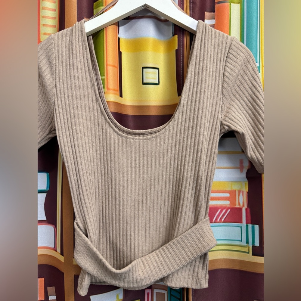Beige Ribbed Knit Top with Belt - Picture 5 of 6